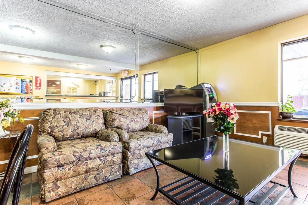 Econo Lodge Decatur Exteriör bild
