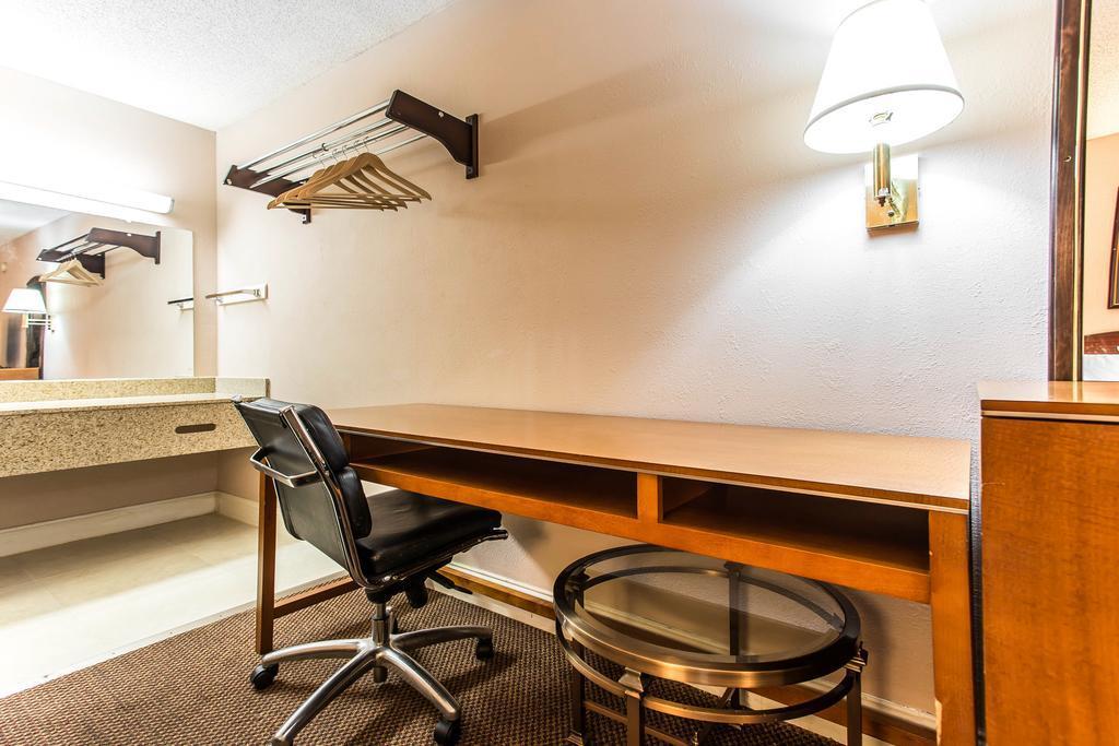Econo Lodge Decatur Exteriör bild